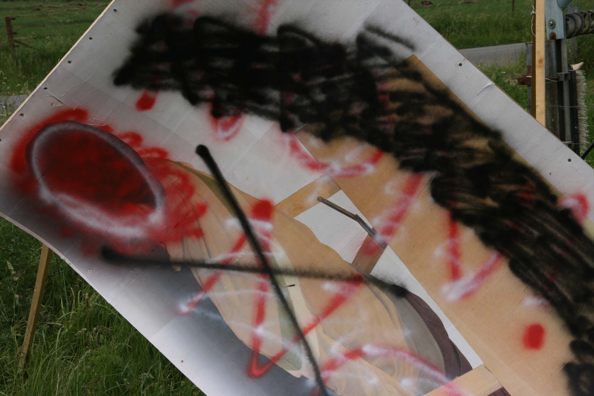 panneau vandalisé x2